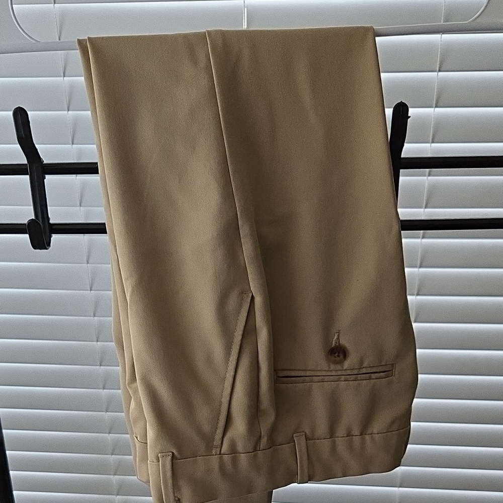 Boys Dress Pants,Izod brand,tan/khakis,